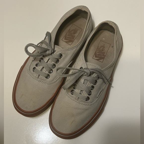 Gray Vans With Gum Soles Size: 7 Mens 8.5 Womens - Picture 4 of 9